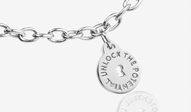 팔찌 디테일컷 이미지