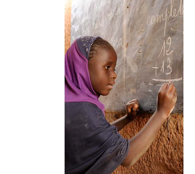 공부하는 아이이미지