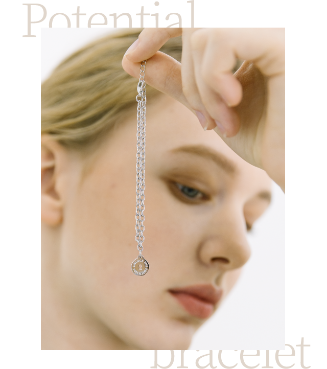 팔찌 착용 이미지